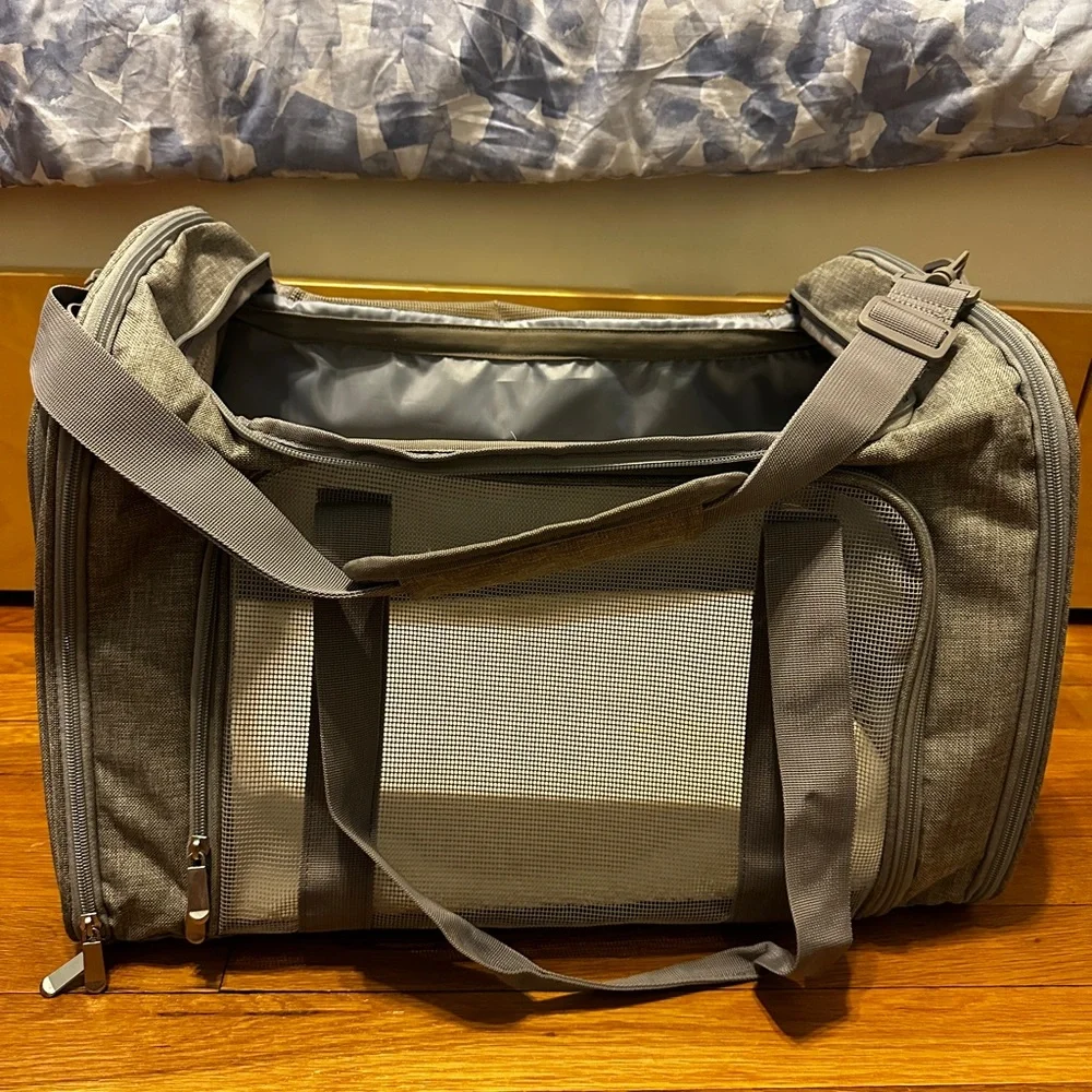 USED—Foldable Pet Carrier
